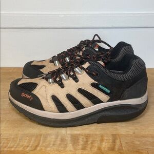 Gravity Defyer G-Defy Radius waterproof hiking shoe tan/black women’s size 9.5